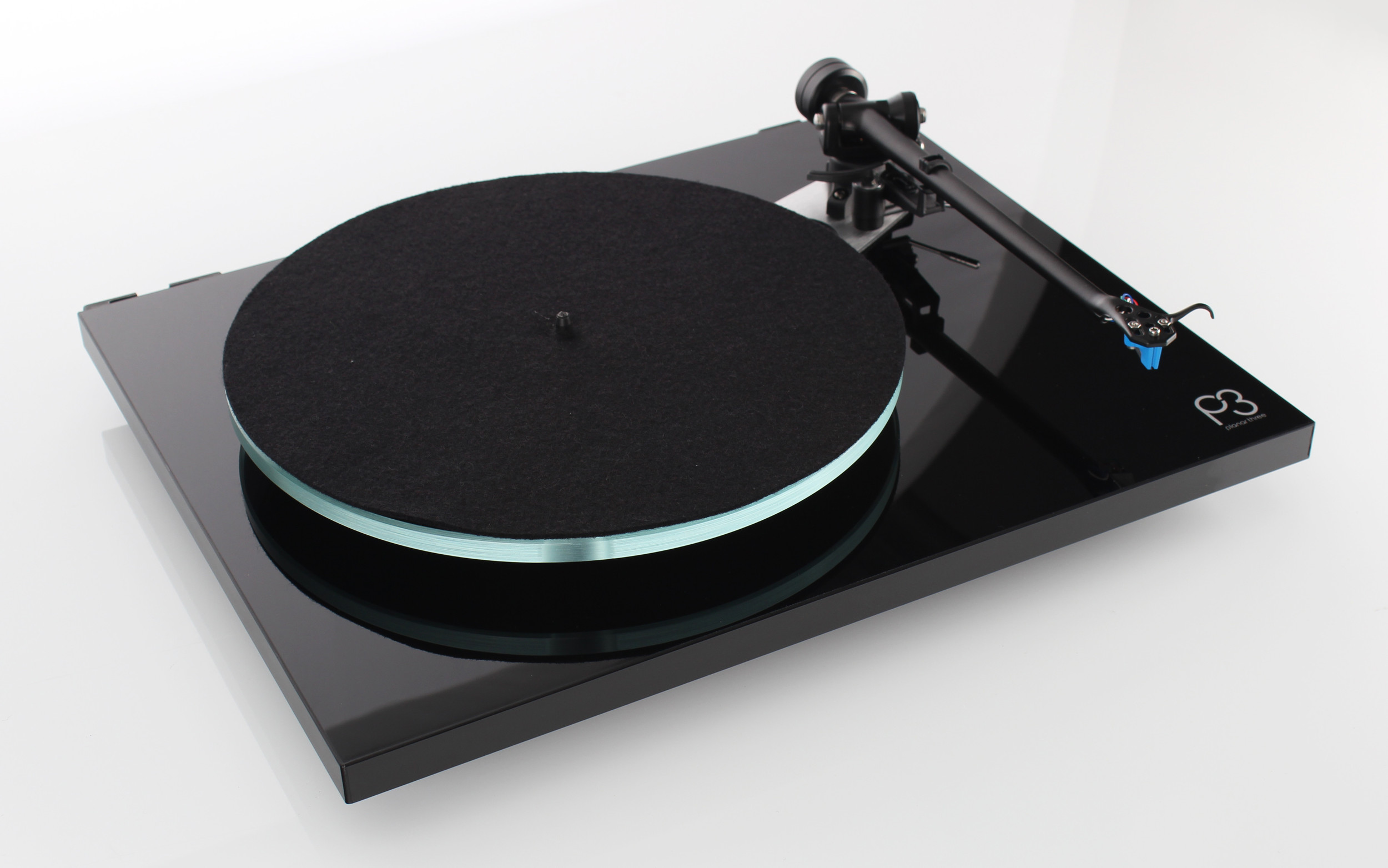 rega-planar-3-black-lh-view-with-mat.jpg